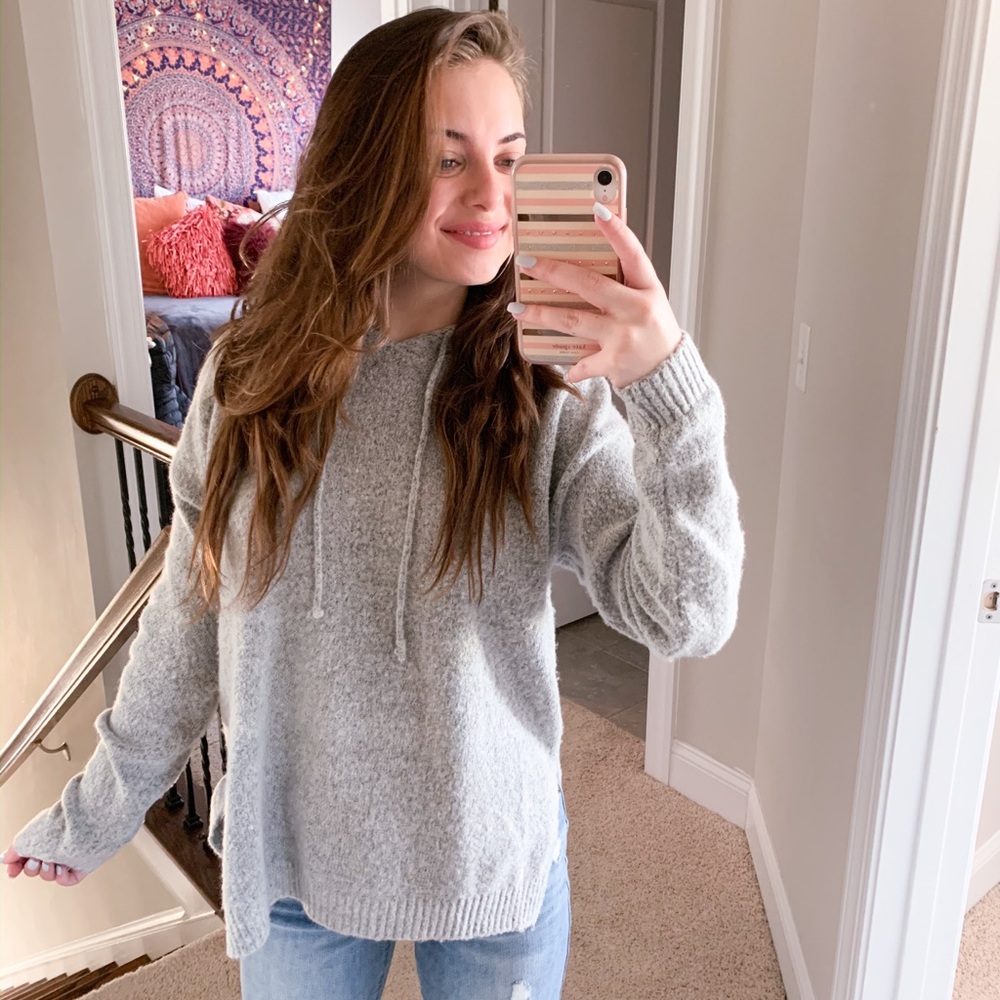 Grey sweatshirt